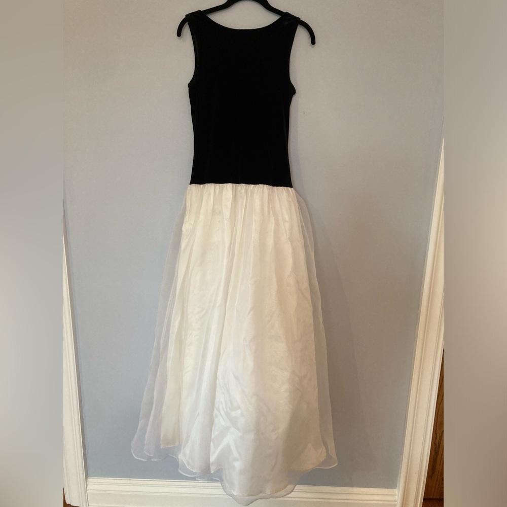 Roberta Prom Bridal Black/White Wedding Formal Dress V neck back sz 5/6